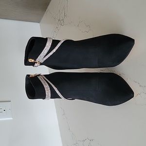 Black ankle boots with sparkles 9us